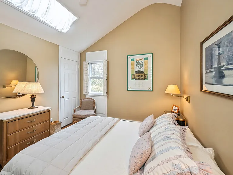 37 Indian Rd — Photo 15