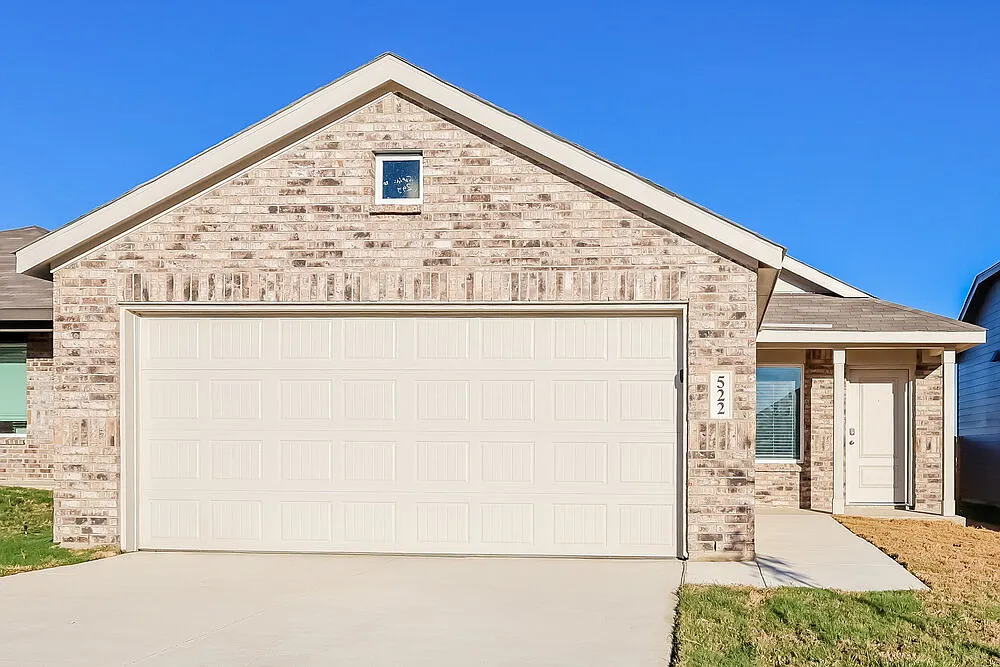3 bed, 2.0 bath, 2173 sqft, $1,595 — Photo 1