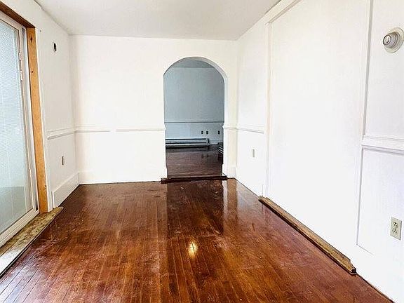 5th image of 295 Essex St