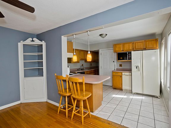 5th image of 81-83 Chestnut St #81
