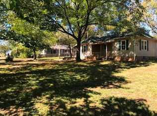 210 N Grand St, Willow Springs, MO 65793