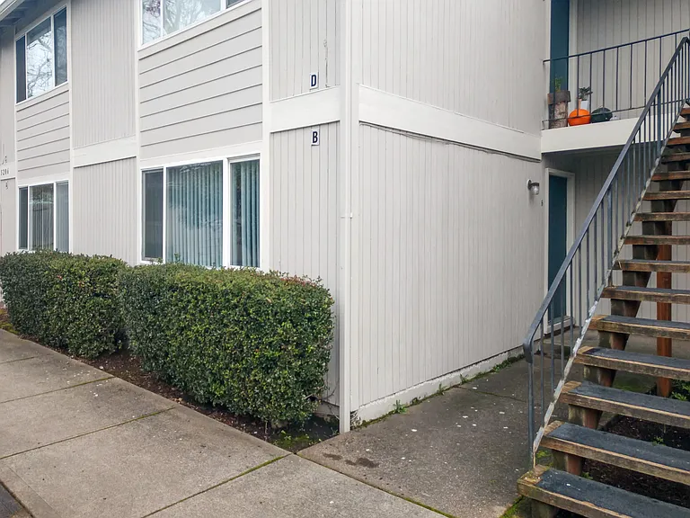 5204 Windsor Island Rd N #B — Photo 2