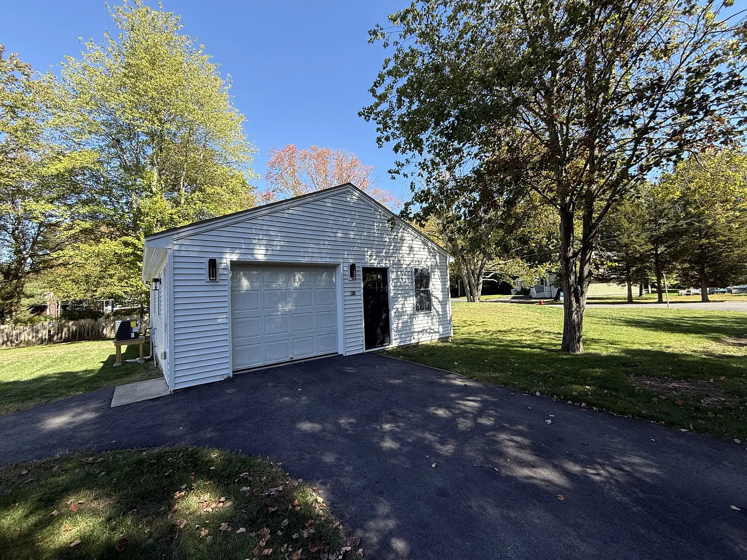 1 bed, 744 sqft, $2,300 — Photo 1