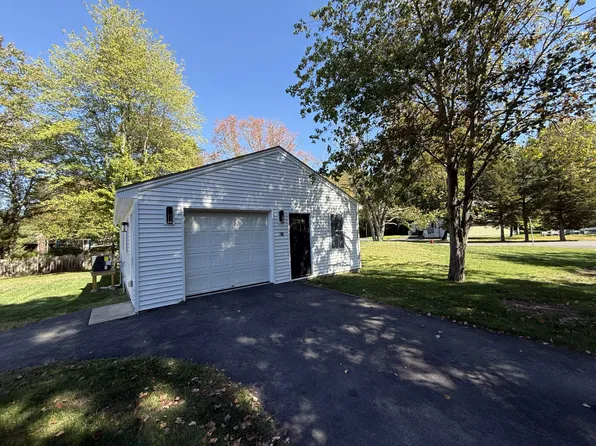 3 N Hillside St #B, Assonet, MA 02702