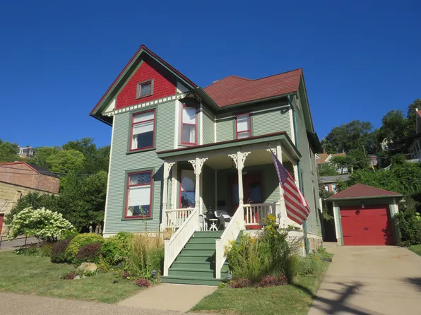 102 N Bench St, Galena, IL 61036