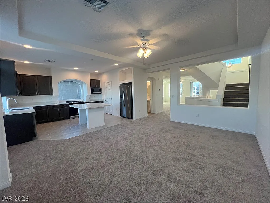 4 bed, 3.5 bath, 3065 sqft, $2,750 — Photo 2