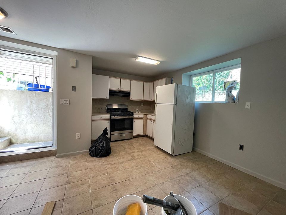 1st image of 161 Blackford Ave #0