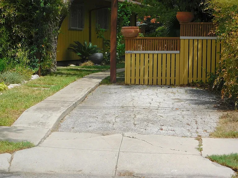 414 Kings Ct #B — Photo 8