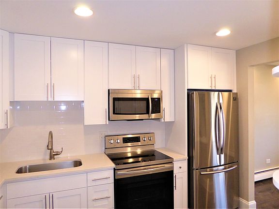 3rd image of 2403 E Olive St APT 2J