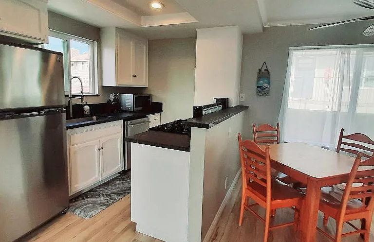 140 Hemlock Ave #C — Photo 2