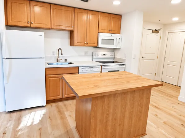 1033 S St APT 1, Sacramento, CA 95811