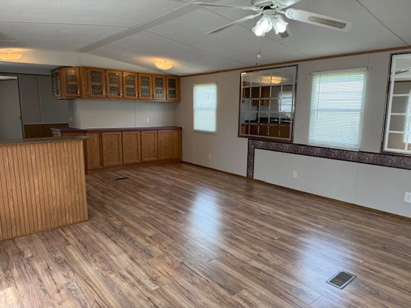 3 bed, 2.0 bath, 924 sqft, $1,500 — Photo 3