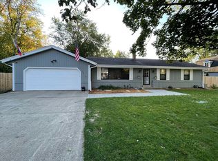 7302 S North Cape Rd, Franklin, WI 53132