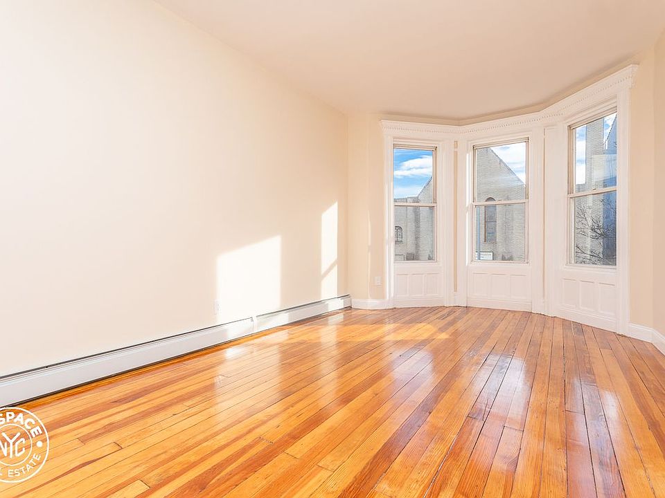 1st image of 477 Bainbridge St #22