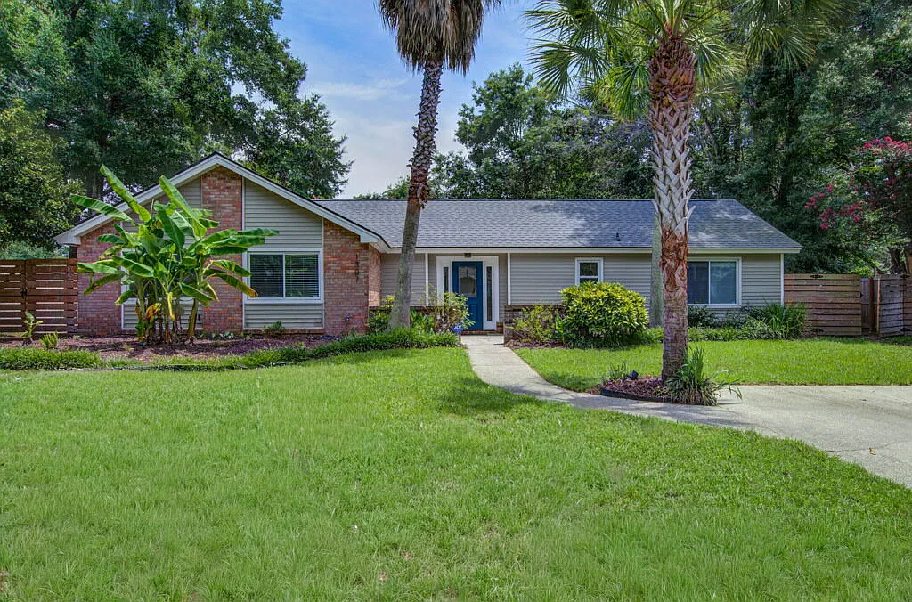4 bed, 2.0 bath, 1652 sqft, $3,695 — Photo 1