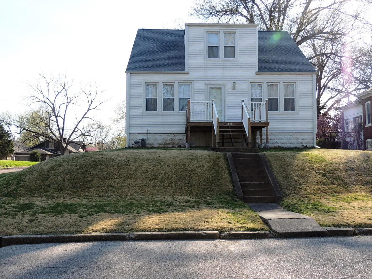 549 Park Ave photo 1