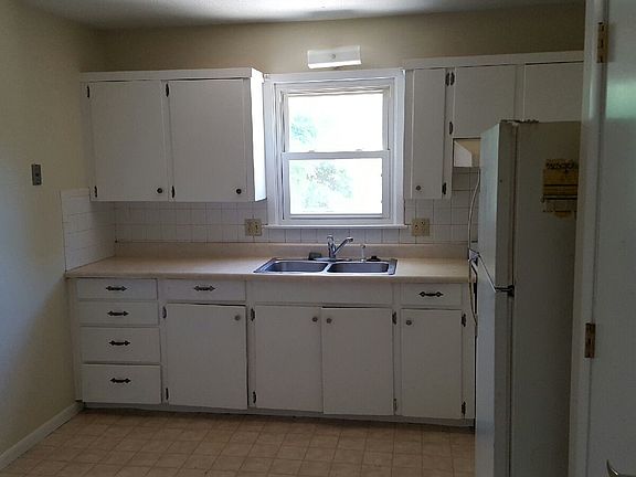 4th image of 5167 Farrow Ave