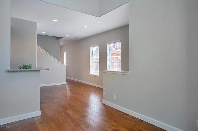 617 S Roosevelt St — Photo 3