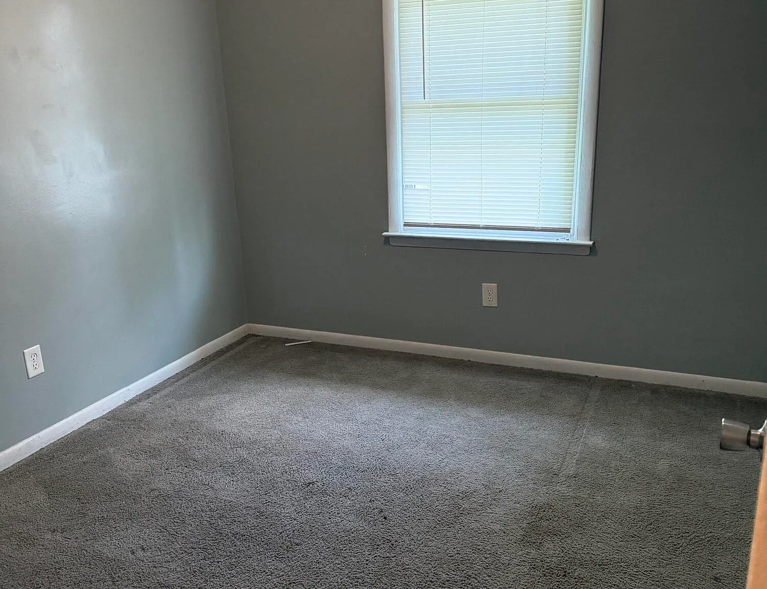 3 bed, 1.0 bath, 961 sqft, $1,300 — Photo 4