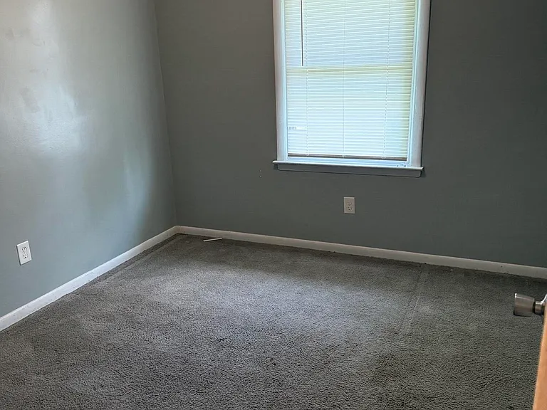 2031 Clinton Ave SE — Photo 4