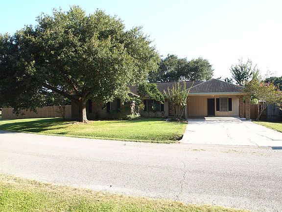 4th image of 412 Breton Dr