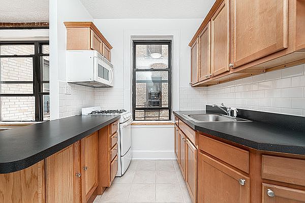 1st image of 21-54 Crescent St #B1