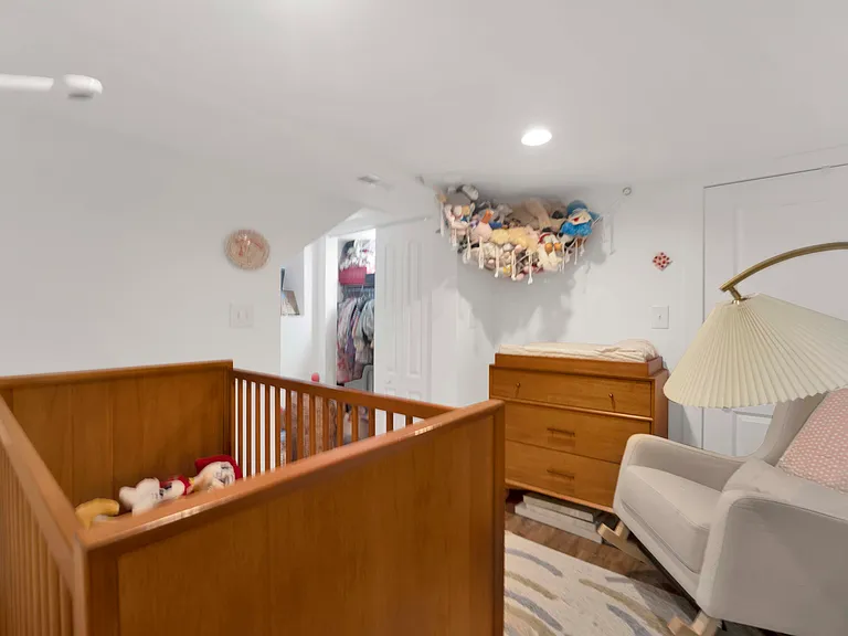 1140 N Winchester Ave #1F — Photo 11