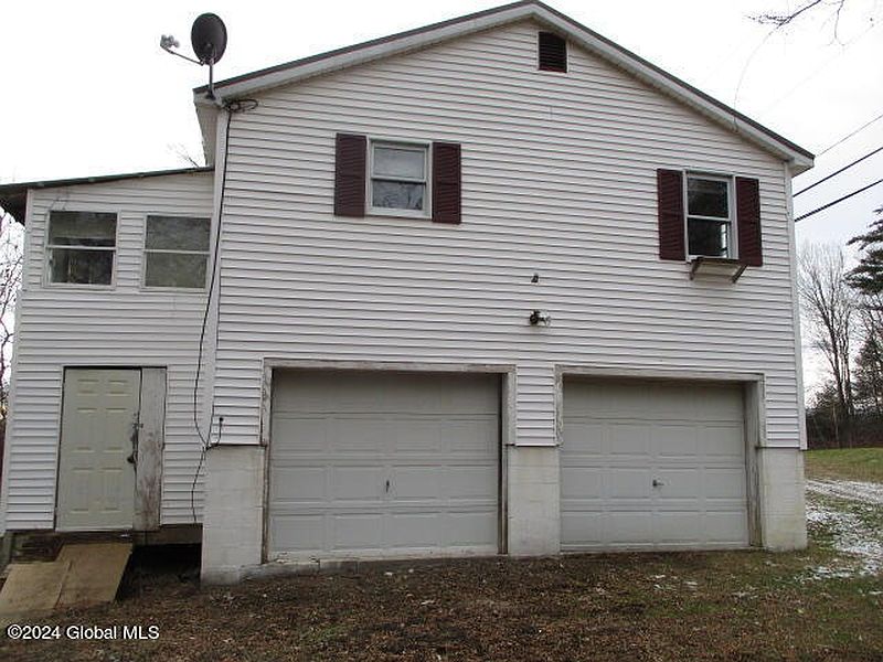 5th image of 44 Clay Hill Road