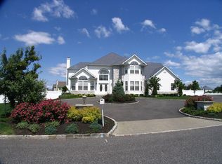 15 Sweetgum Ln, Miller Place, NY