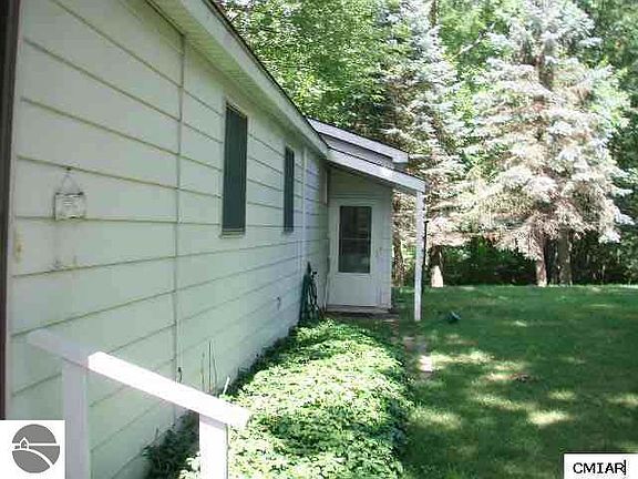4th image of 1076 Douglas Dr