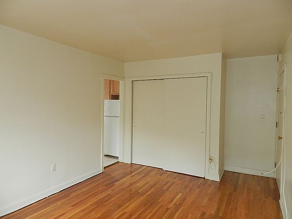2nd image of 1934 Waverly St APT A200