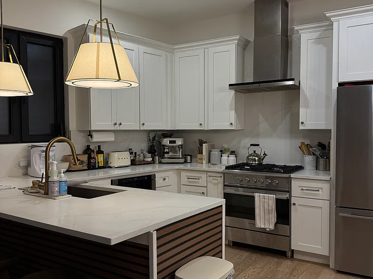 132 W 9th St #1 — Photo 4