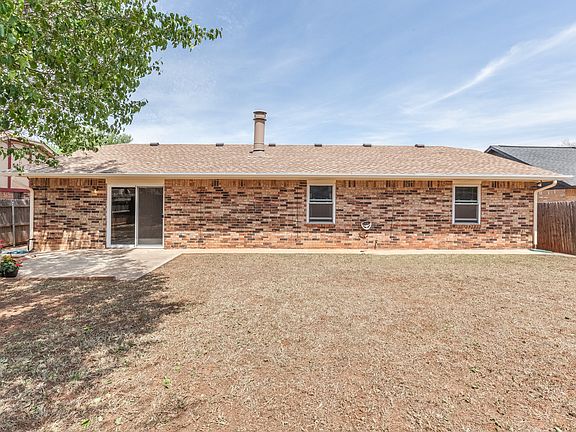 4th image of 2704 Greenfield Dr