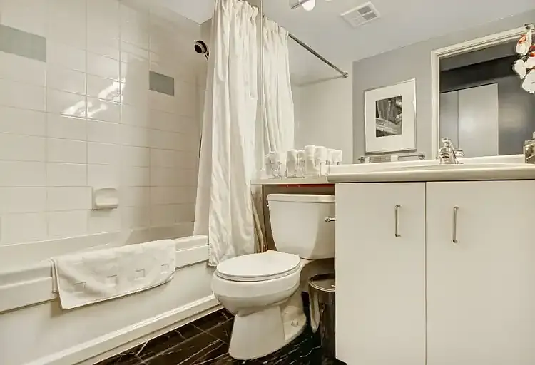 588 Broughton St #606 — Photo 9