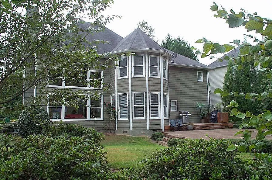 4 bed, 2.5 bath, 2488 sqft, $2,800 — Photo 2