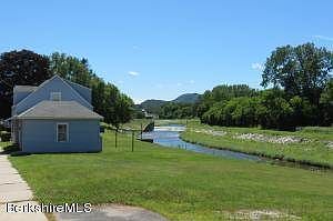 Nice Yard with river front