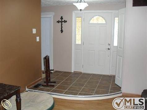 Inside Entry - 4022 Cypress.JPG