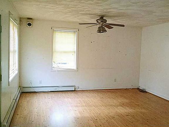 3rd image of 250 Oconnor St