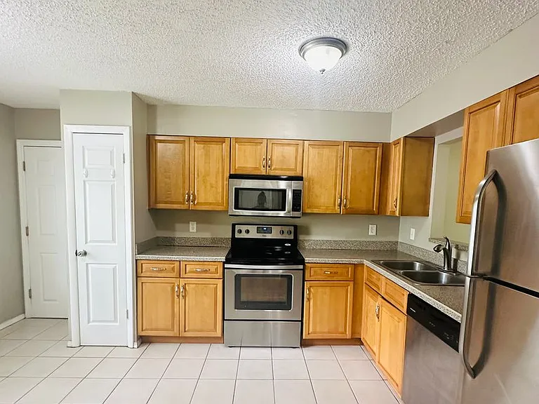 421 S Hawthorn Cir — Photo 13