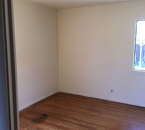 4th image of 26165 Regal Ave
