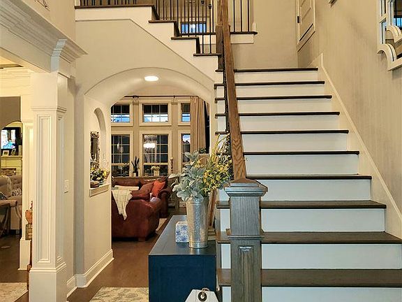 3rd image of 115 Rockhaven Dr NW