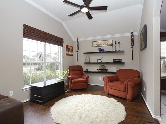  Front living room can also be used as a formal dining room