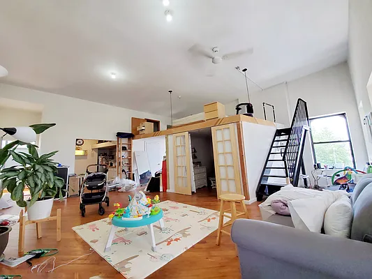 Rented by Rentall Group Inc | media 9