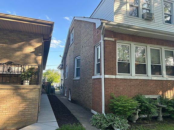 2nd image of 5346 N Ludlam Ave