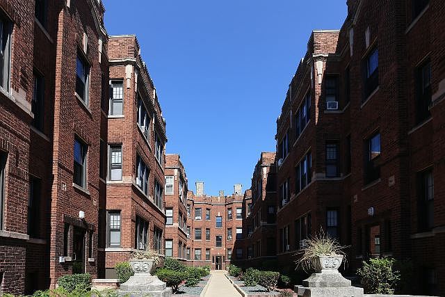 1st image of 4417.5 N Wolcott Ave #M06r