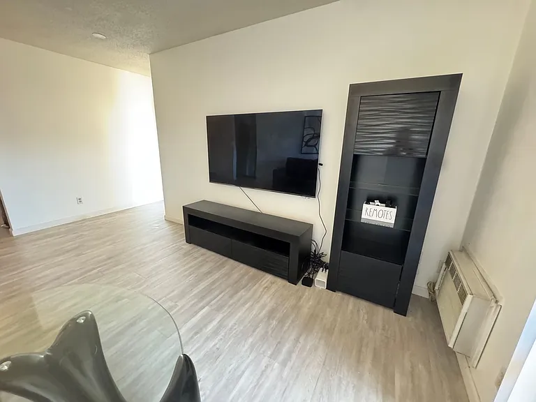 100 Kinross Dr #9 — Photo 9