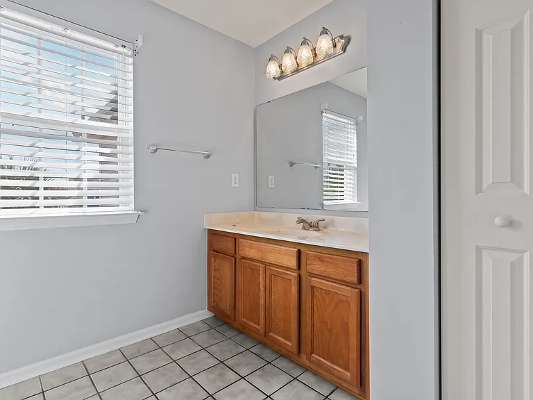 908 Silvercrest Dr — Photo 8