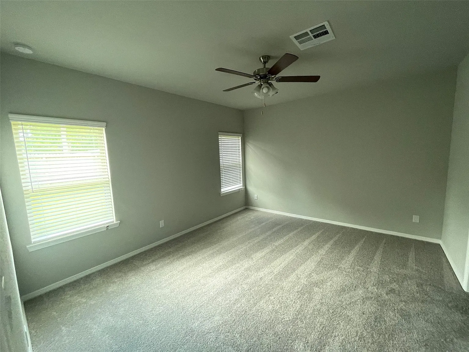 3 bed, 2.0 bath, 1416 sqft, $1,795 — Photo 2