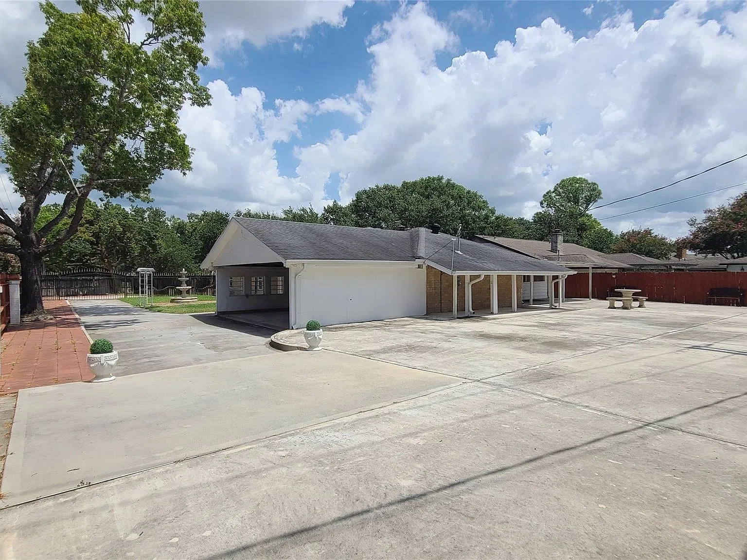 5 bed, 3.0 bath, 2379 sqft, $2,500 — Photo 4