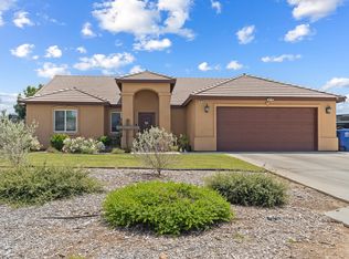 405 Summit Ave, Woodlake, CA 93286